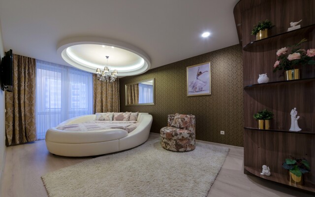 3-komnatnye HomeApart Skryganova, 4B Apartments