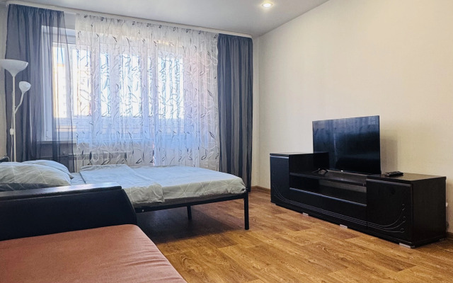 Квартира просторная двухкомнатная возле набережной