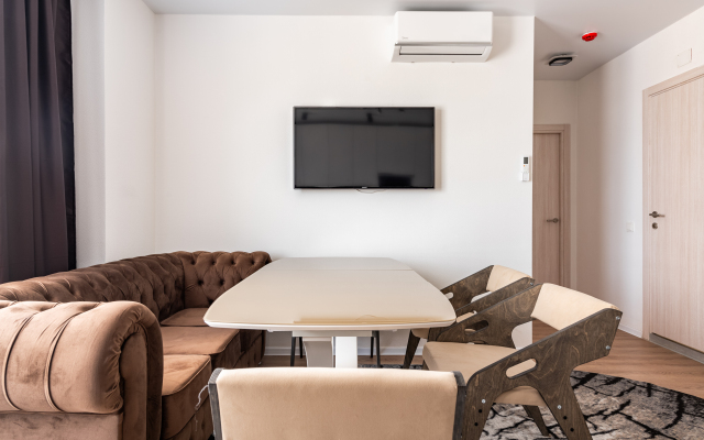 prostornaya vidovaya uglovaya uyutnaya evrotryoshka do 5 gostej flat