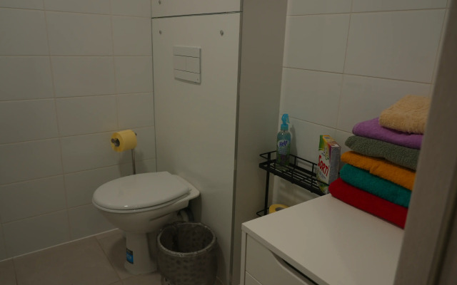Kompaneyskiy Menkeyv Flat