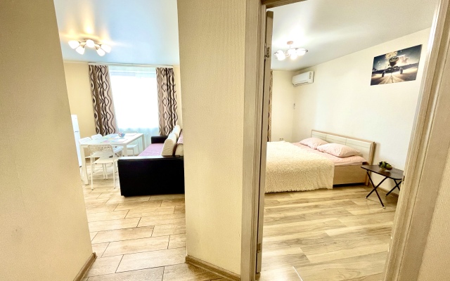 Уютные Апартаменты в доме у Космопорта (ул. Дыбенко 27а)