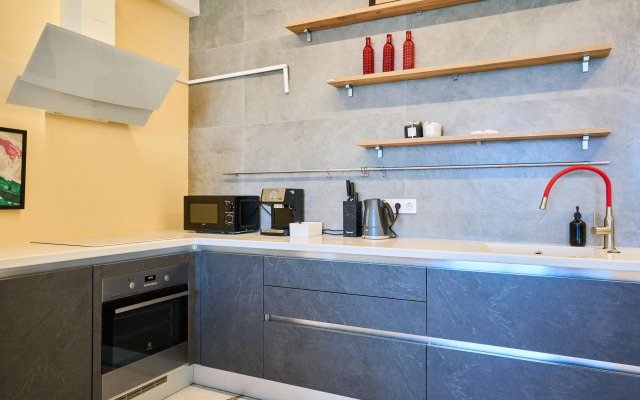 Апартаменты с Шикарным Видом на Море в Центре Сочи