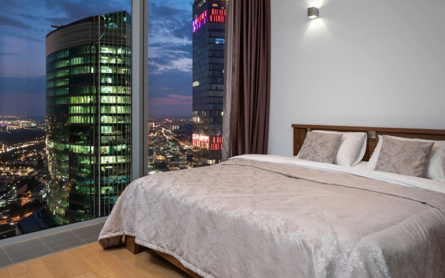 Студия для двоих на 74-м этаже