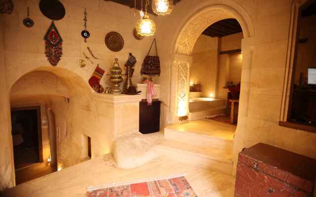 Mak's Cave House Hotel