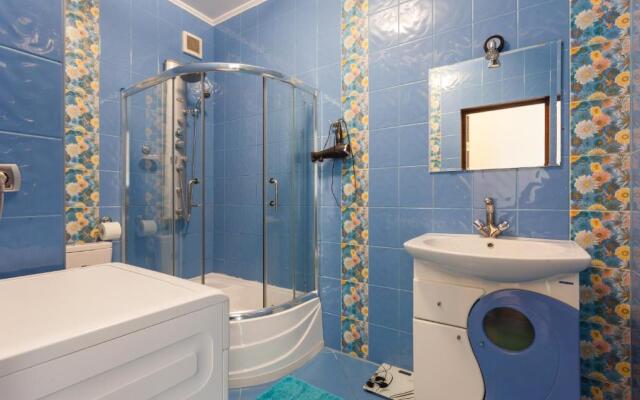 Tryohkomnatnyj Penthaus, YUzhnyj vokzal,Kolibri#27/13 Apartments
