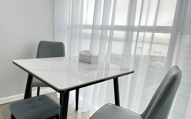 Studiya s Shikarnym Vidom na More Flat