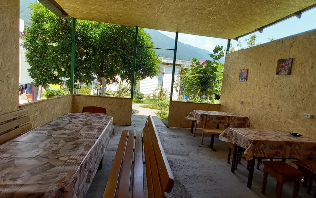 Mari Guest house