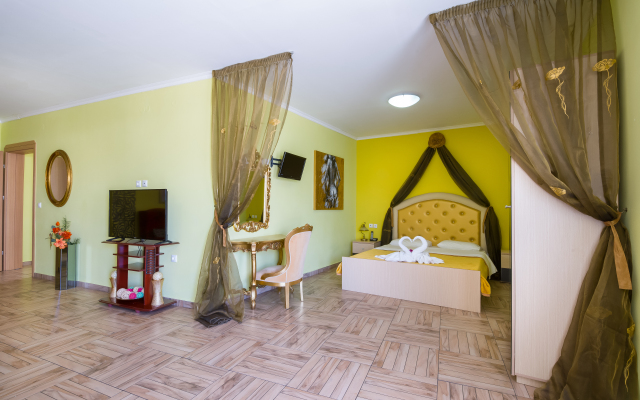 Отель Paradice Luxury Suites