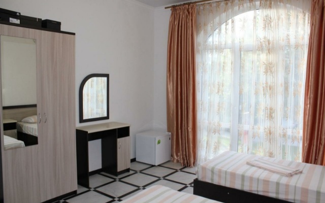 V Gostyah U Svetlanyi Guest House