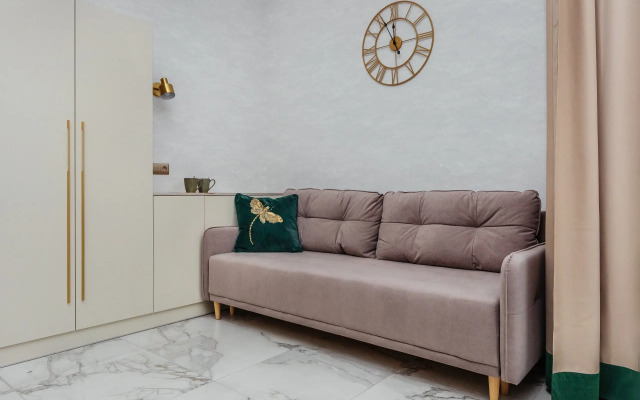 V Siriuse, studiya Flat