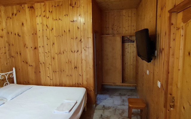 Roksana Guest House