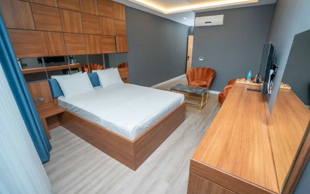 And Center Suite