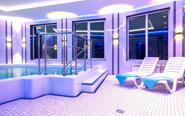 Kottedzha s baney i basseynom Private house