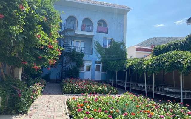 Taraktash Guest house