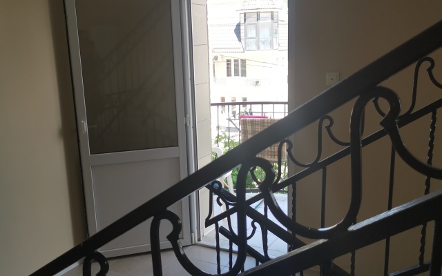 Yakor Guest House