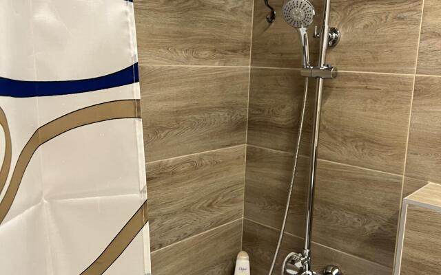 Апартаменты на Хрустальногорской 93