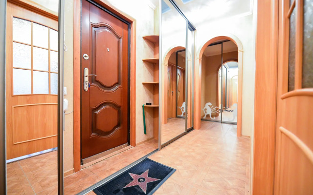 5 Zvezd Vozle Ledovoj Arenyi Traktor Apartments