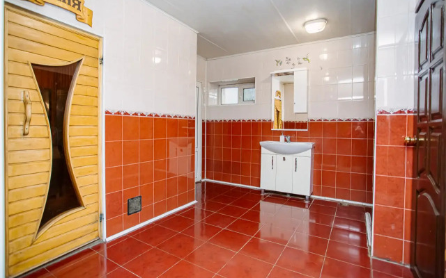 Private House na Okruzhnoy v Surinskom