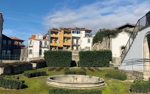 Отель Condes de Azevedo Palace Apartments
