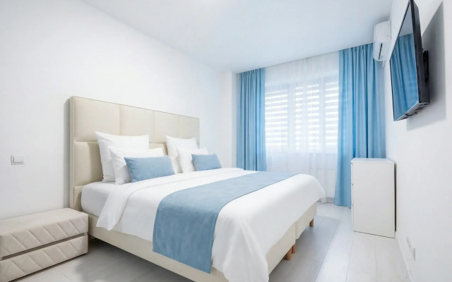 Квартира В Белоснежных Тонах с Яркими Акцентами в ЖК Центральный