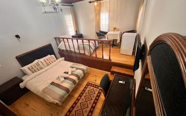 Tarihi Sari Konak Hotel