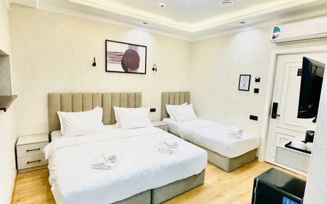 Отель The Moonya