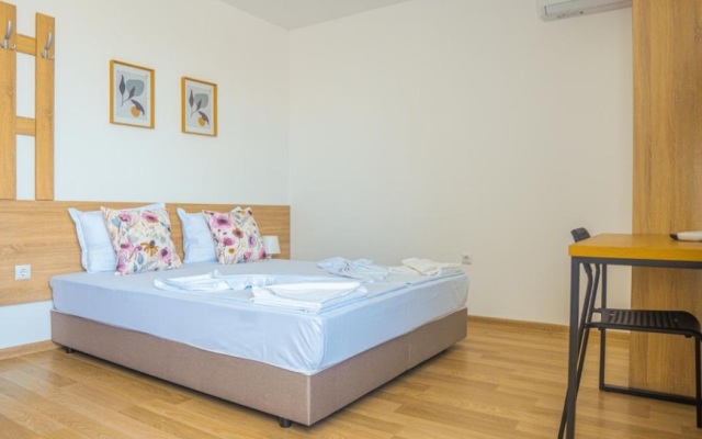 Flora Studios Sarafovo Apartments