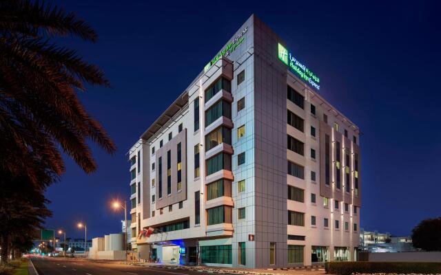 Отель Holiday Inn Express Dubai Jumeirah an IHG Hotel