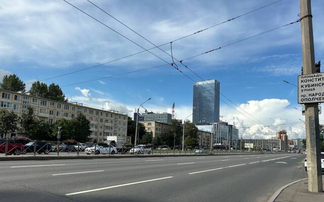 U metro Moskovskaya Flat
