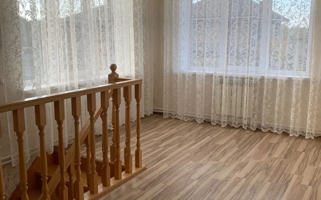 Dvukhetazhny S Basseynom Private House