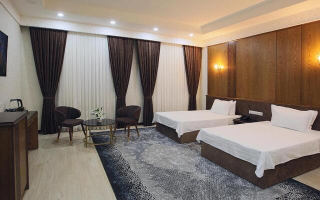 Paradise Plaza Luxury Hotel