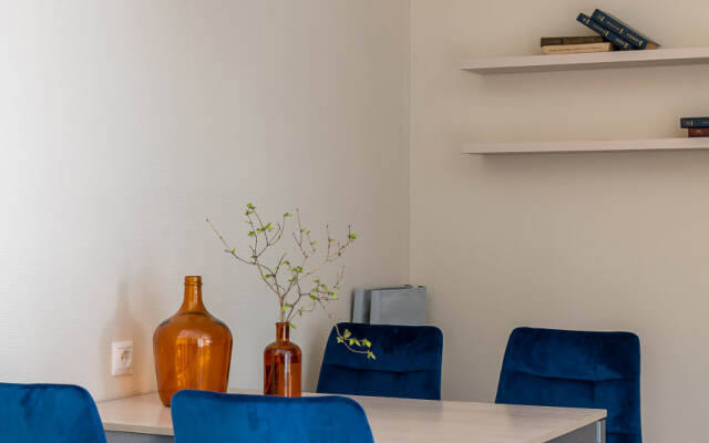 Apart Vl Na Naberezhnoy S Vidom Na More Apartments