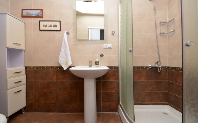 Trekhkomnatnaya Prostornaya na Severnom Prospekte, Hh556 Flat