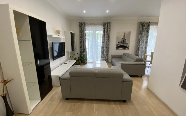 V Samom Serdtse Kaliningrada Rayone Amalienau Flat