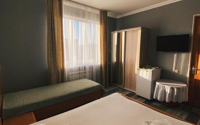 U Chernogo Morya Guest House