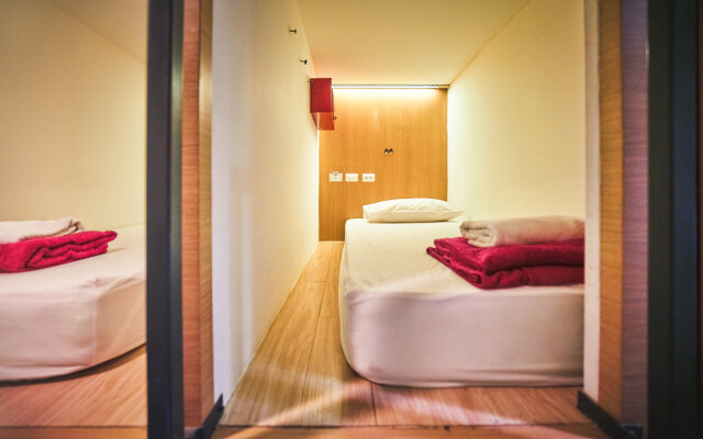 Prince Theatre Heritage Stay Hostel - Silom