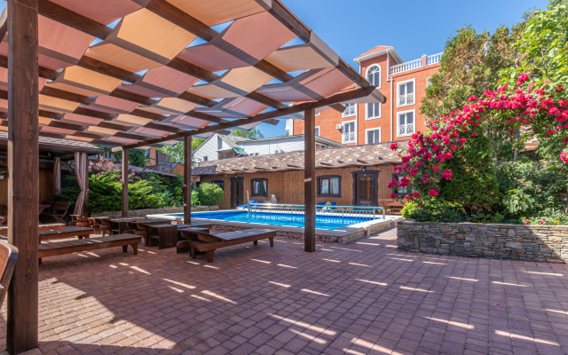 Villa Lyuchiya Guest House
