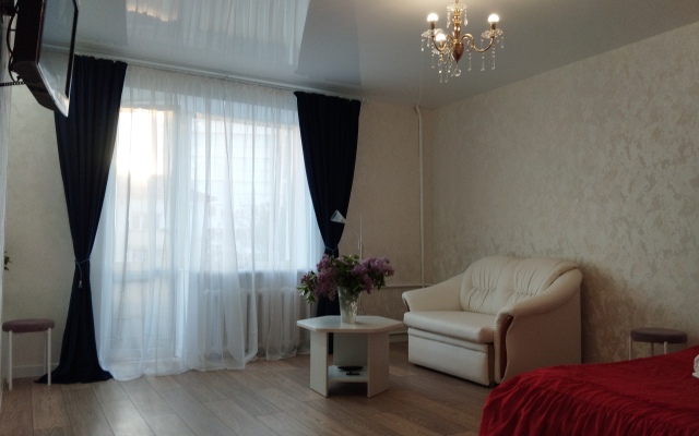 U Glavnoy Ploschadi Pobedy Flat