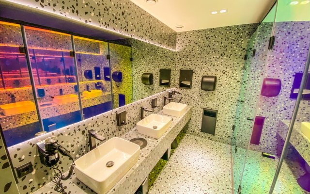 Makura Capsule Hotel