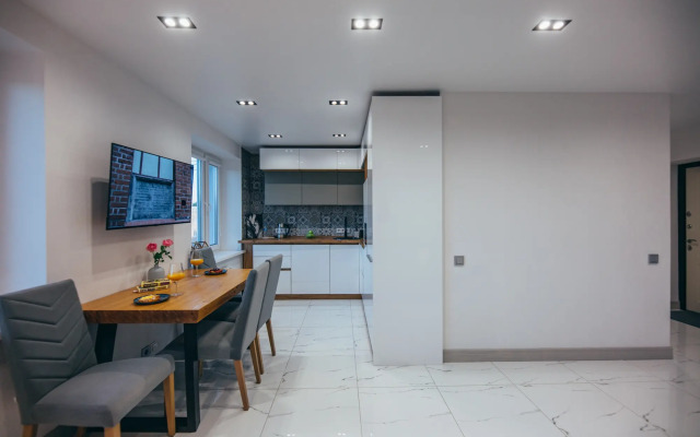 Privet, YA V Centre Flat