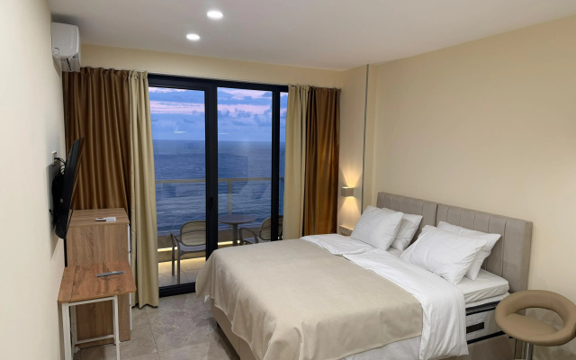 Apartamenty na plaze s vidom na more Bambo Bic Cihisdziri