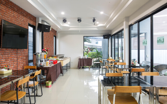 Отель Life Grand Chiang Mai