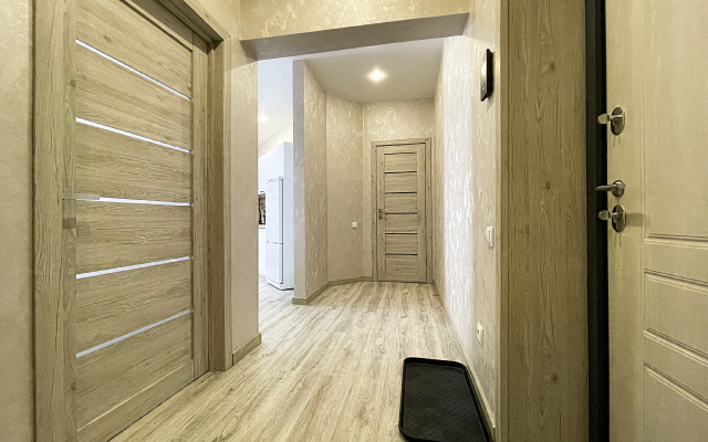 V tsentre s vidom na reku Flat