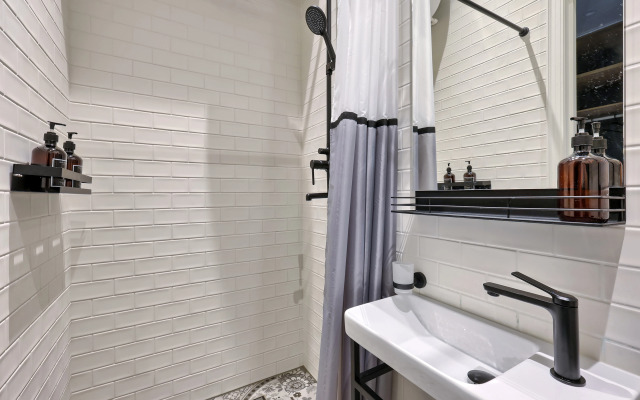 Апартаменты MyHomeYourHome на Чайковского 2\7