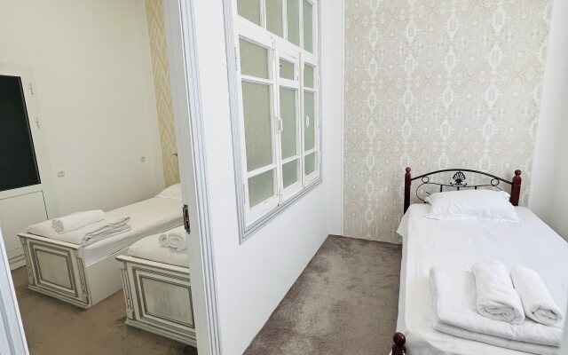 Al-Motrudiy Guest House