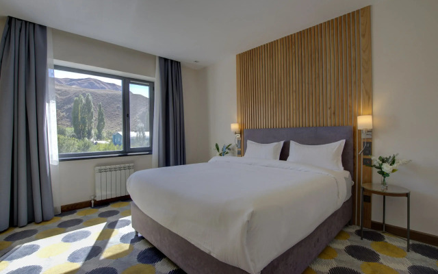 Grand Khan Tengri Hotel