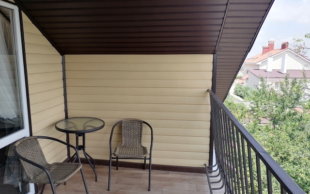 Апартаменты Мансарда в Тихом Центре Севастополя