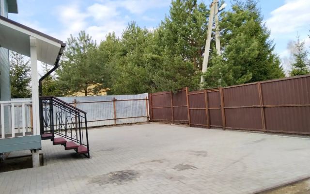 Chastnyij Dom s Verandoj i Saunoj Private House