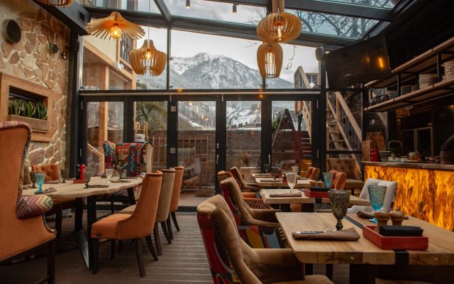 Wood House Hotel