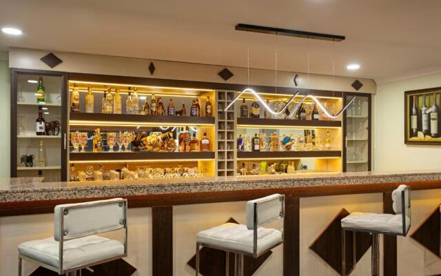 Lara Dinc Hotel